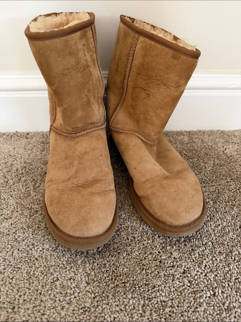 UGG Classic Short Suede Shearling Boots - Chestnut